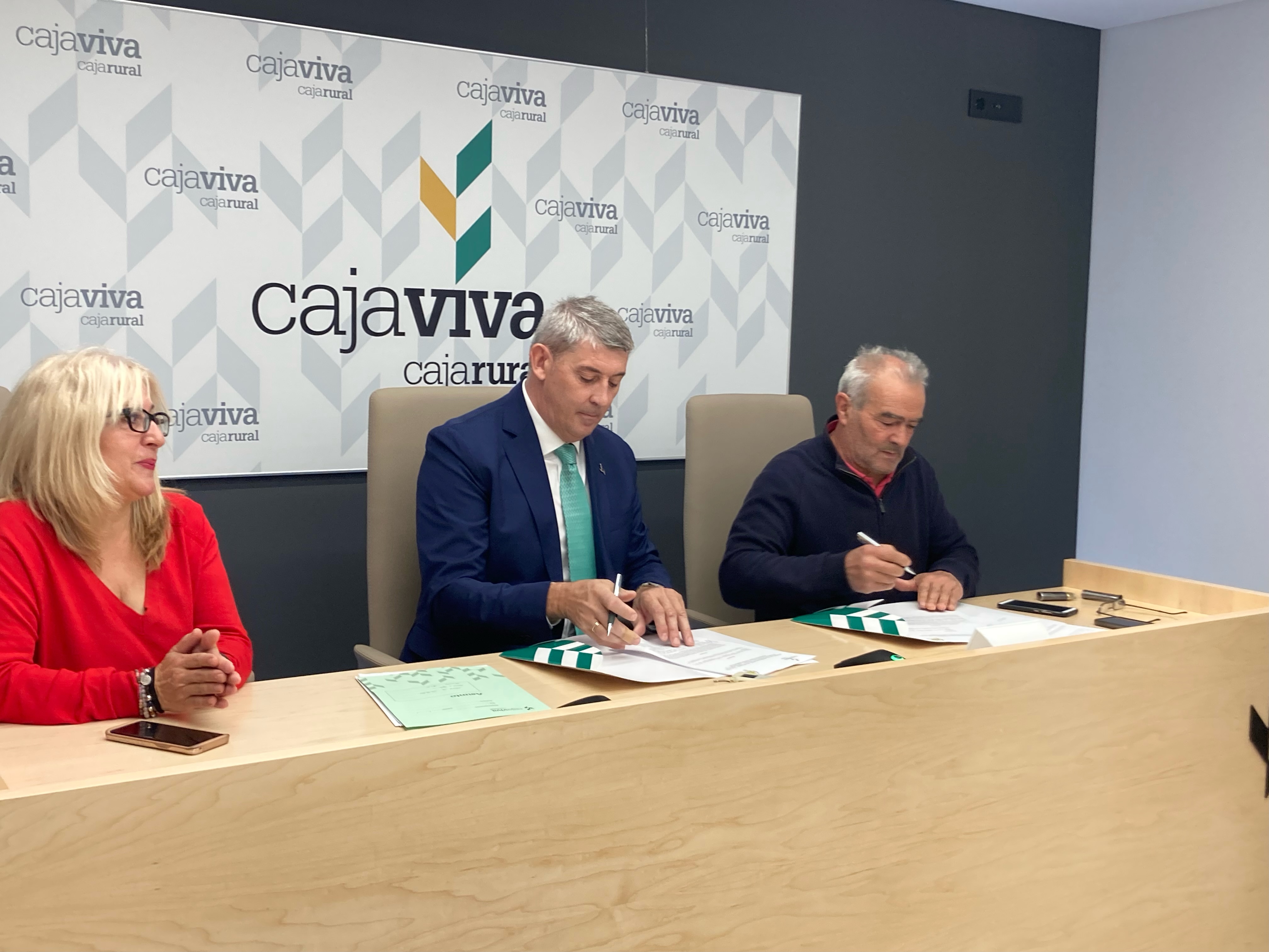 Local Burgos Cajaviva dona 6 900 euros para la Fundación Conde Fernán